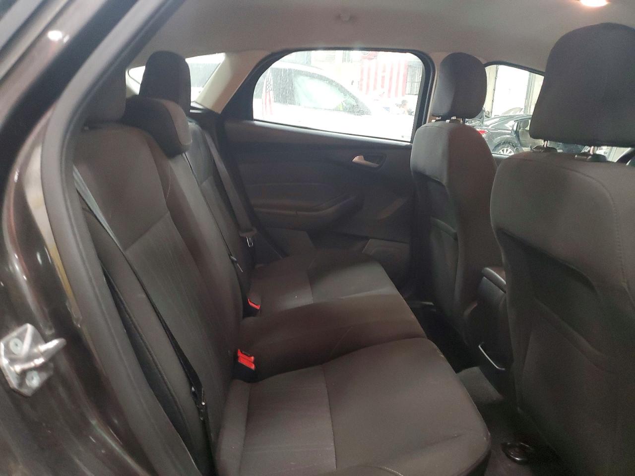 2015 FORD FOCUS SE photo 10