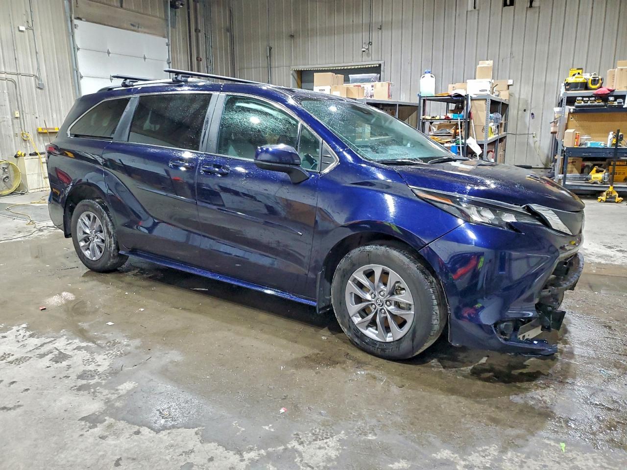 2025 TOYOTA SIENNA LE 8-PASSENGER photo 7