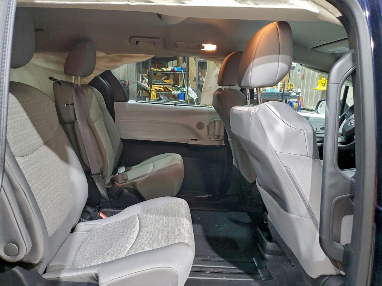 2025 TOYOTA SIENNA LE 8-PASSENGER photo 21