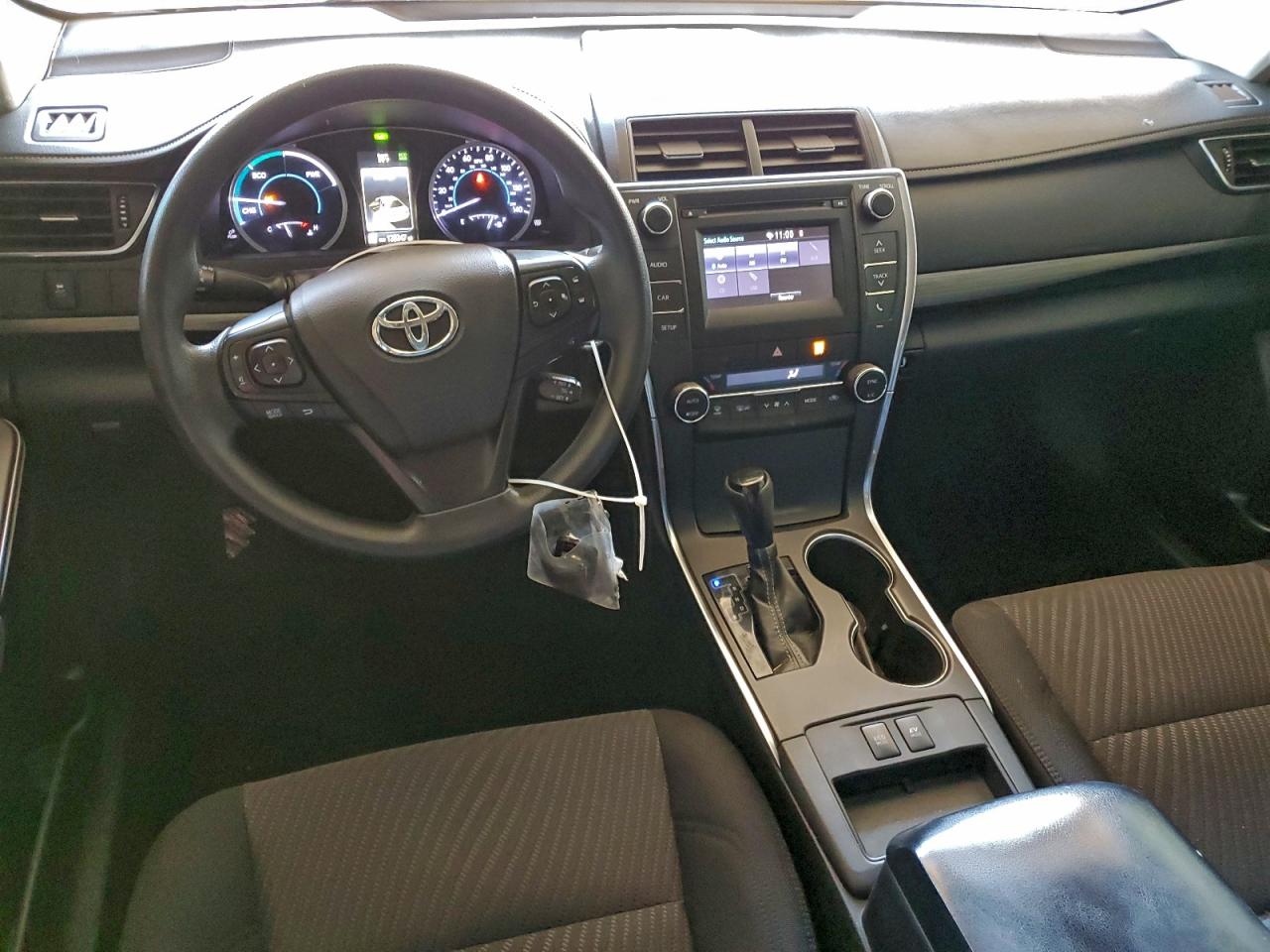 2017 TOYOTA CAMRY HYBRID photo 8