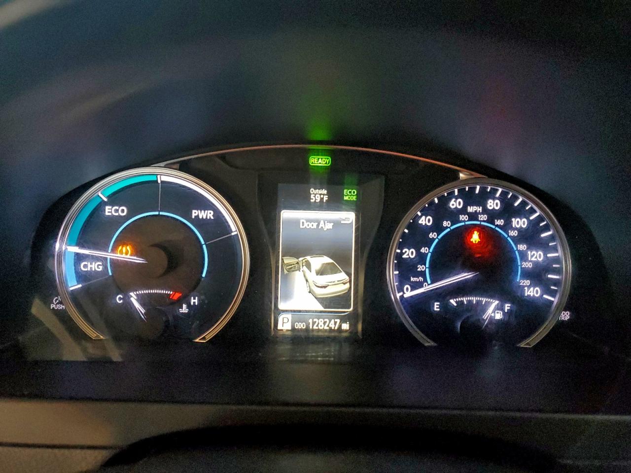 2017 TOYOTA CAMRY HYBRID photo 9
