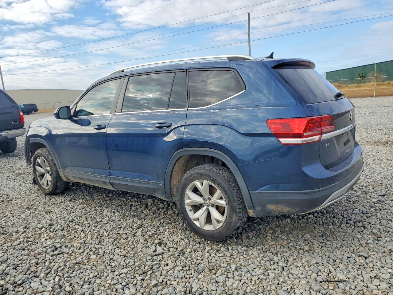 2018 VOLKSWAGEN ATLAS SE photo 2