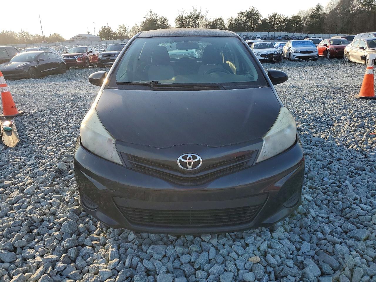 2012 TOYOTA YARIS photo 9