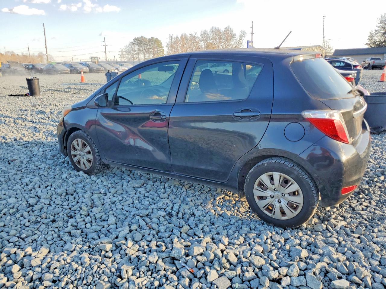 2012 TOYOTA YARIS photo 3