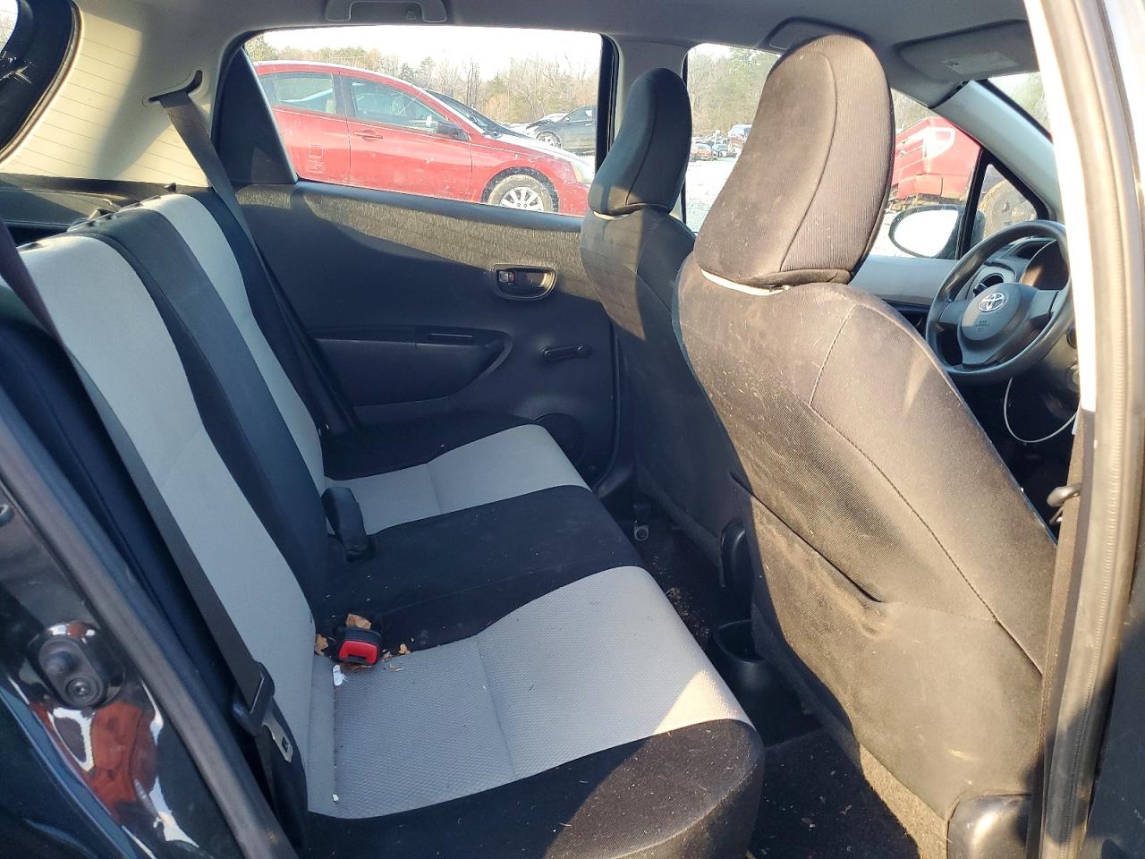 2012 TOYOTA YARIS photo 19