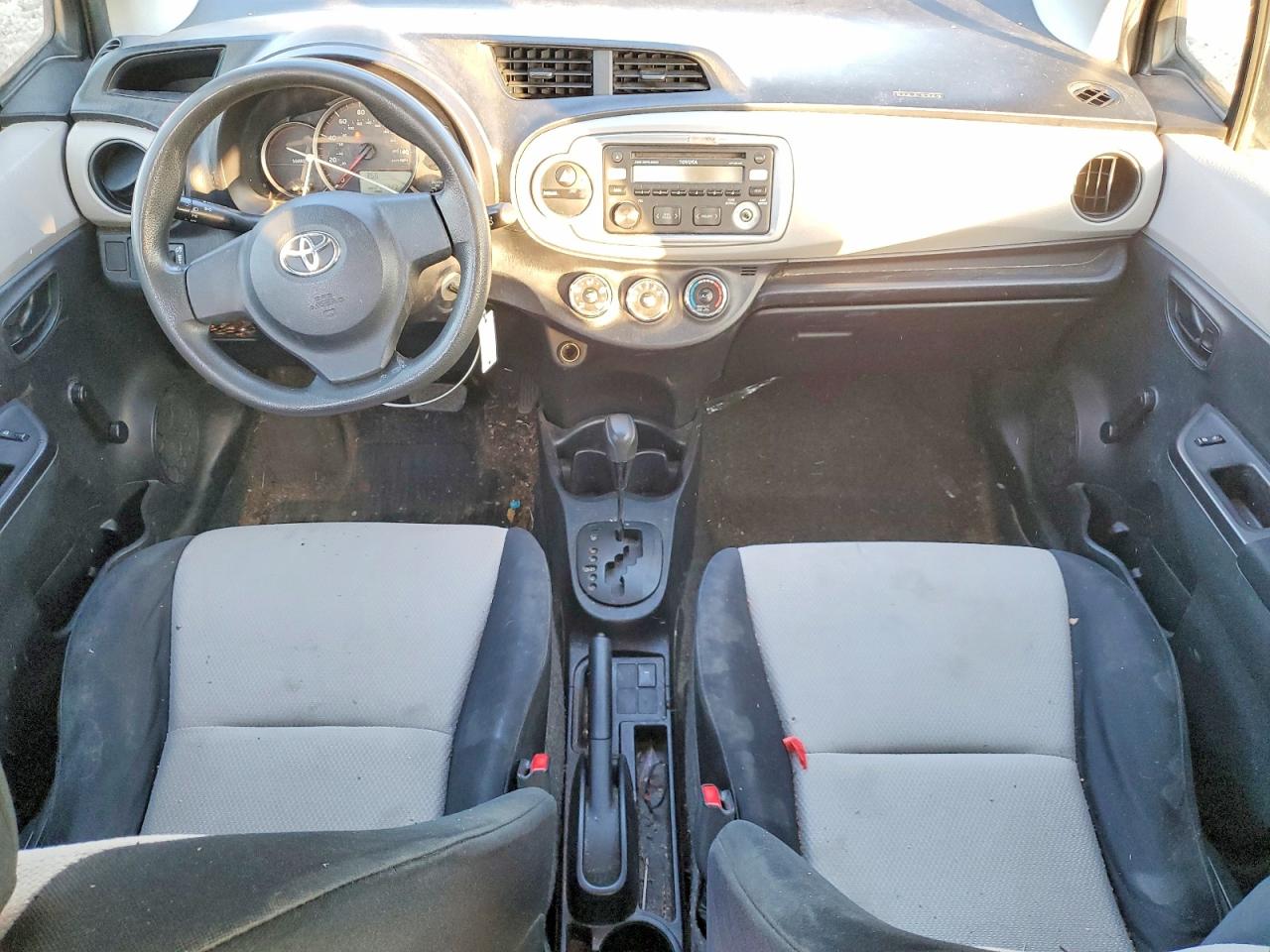 2012 TOYOTA YARIS photo 15