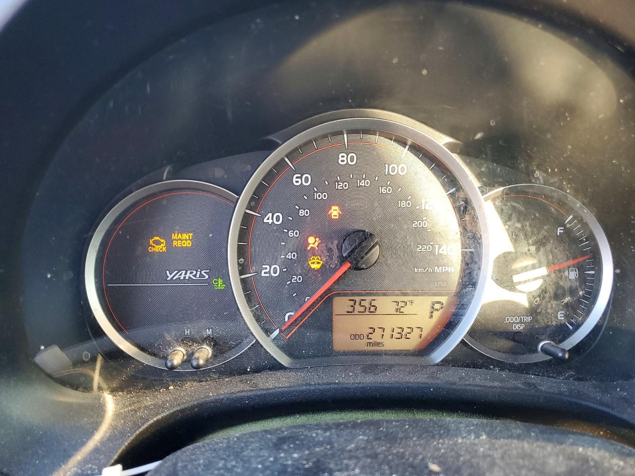 2012 TOYOTA YARIS photo 17
