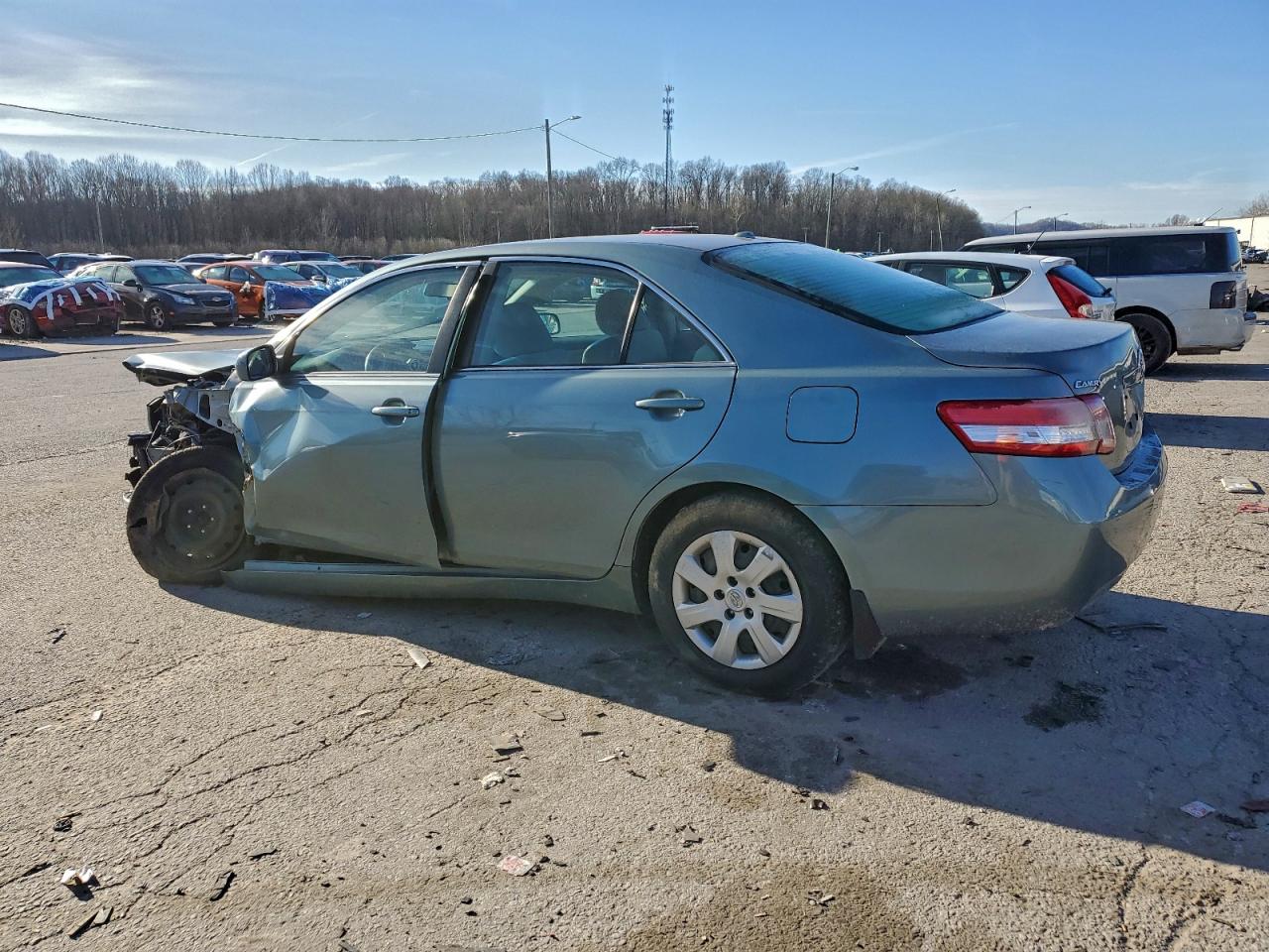 2011 TOYOTA CAMRY BASE photo 3