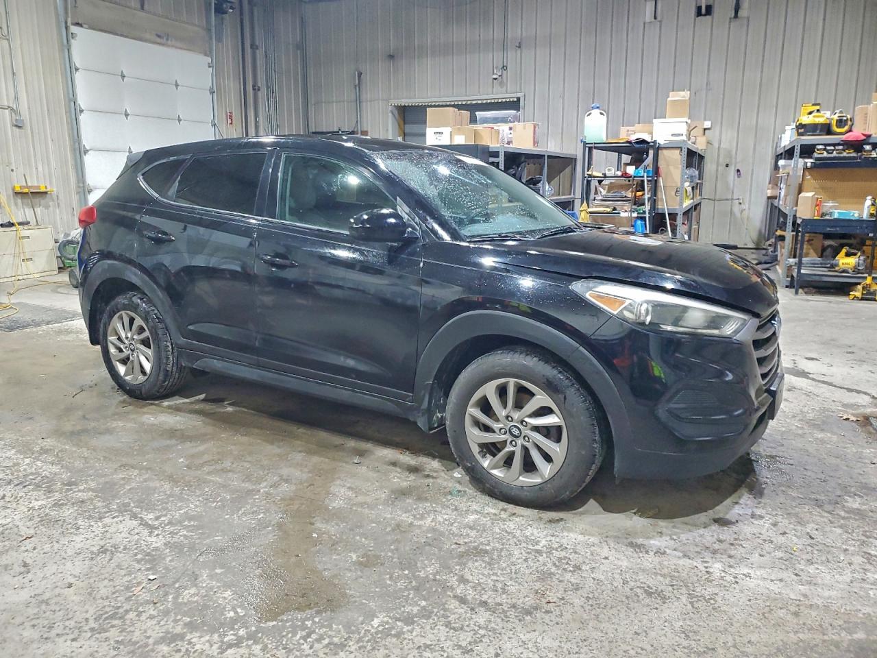 2016 HYUNDAI TUCSON SE photo 4