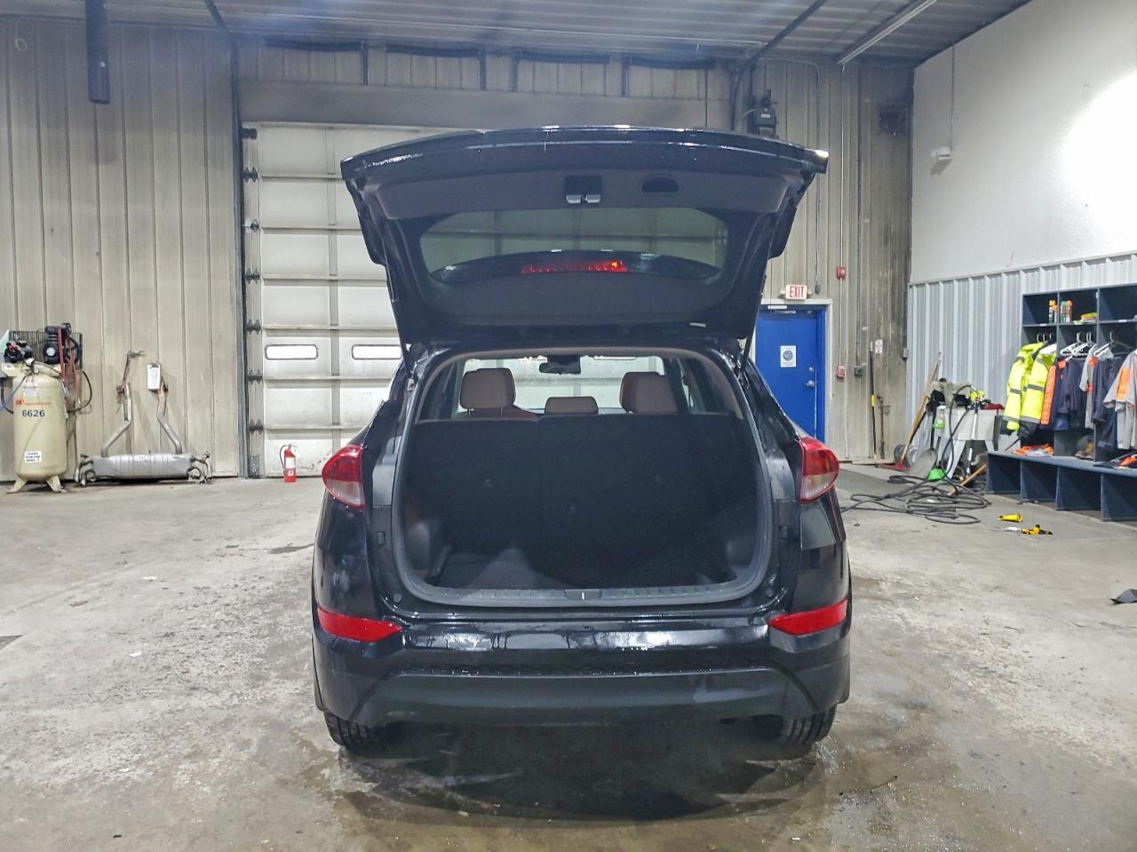 2016 HYUNDAI TUCSON SE photo 6