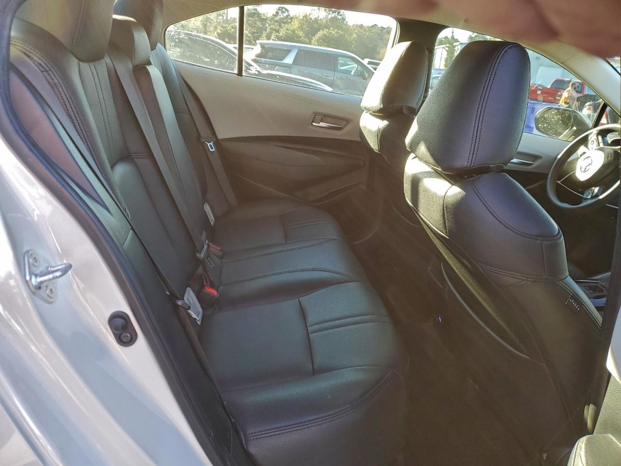 2021 TOYOTA COROLLA LE photo 10