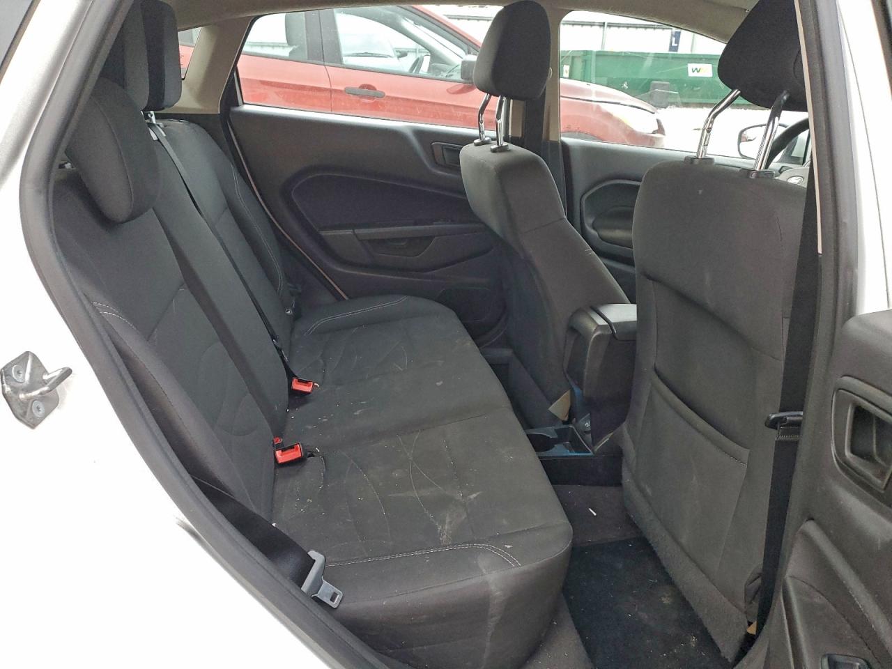 2018 FORD FIESTA SE photo 19