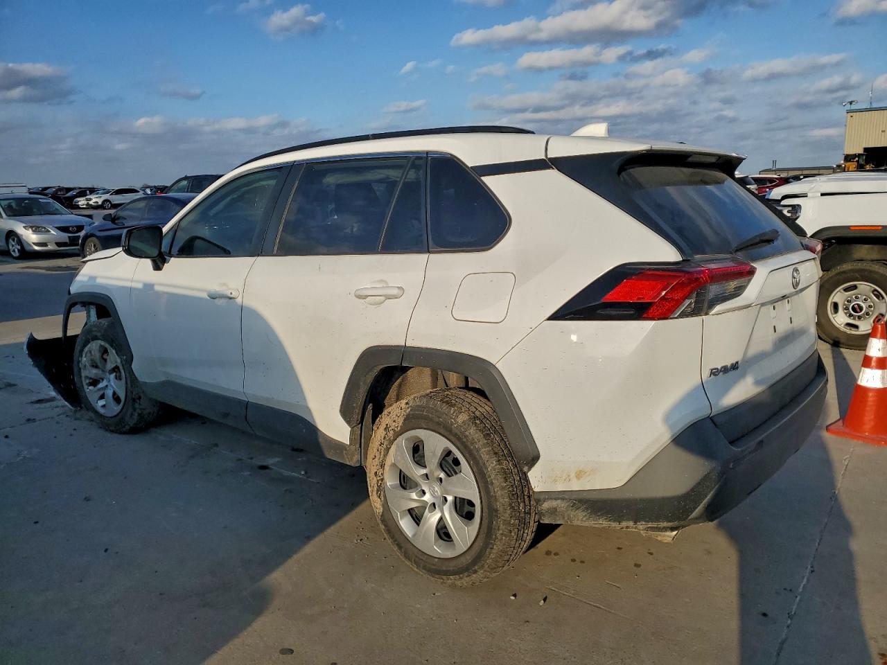 2019 TOYOTA RAV4 LE photo 2