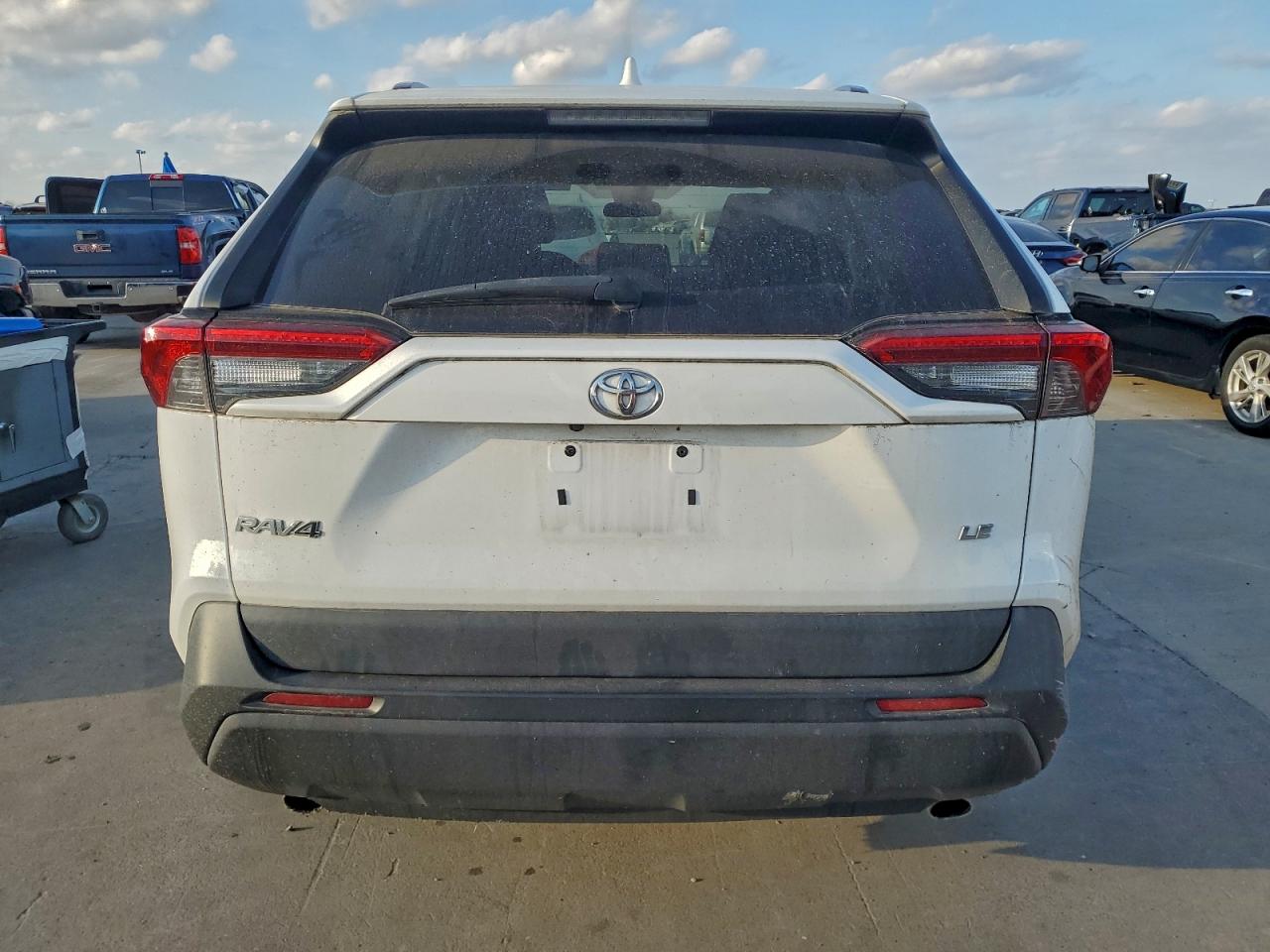 2019 TOYOTA RAV4 LE photo 6