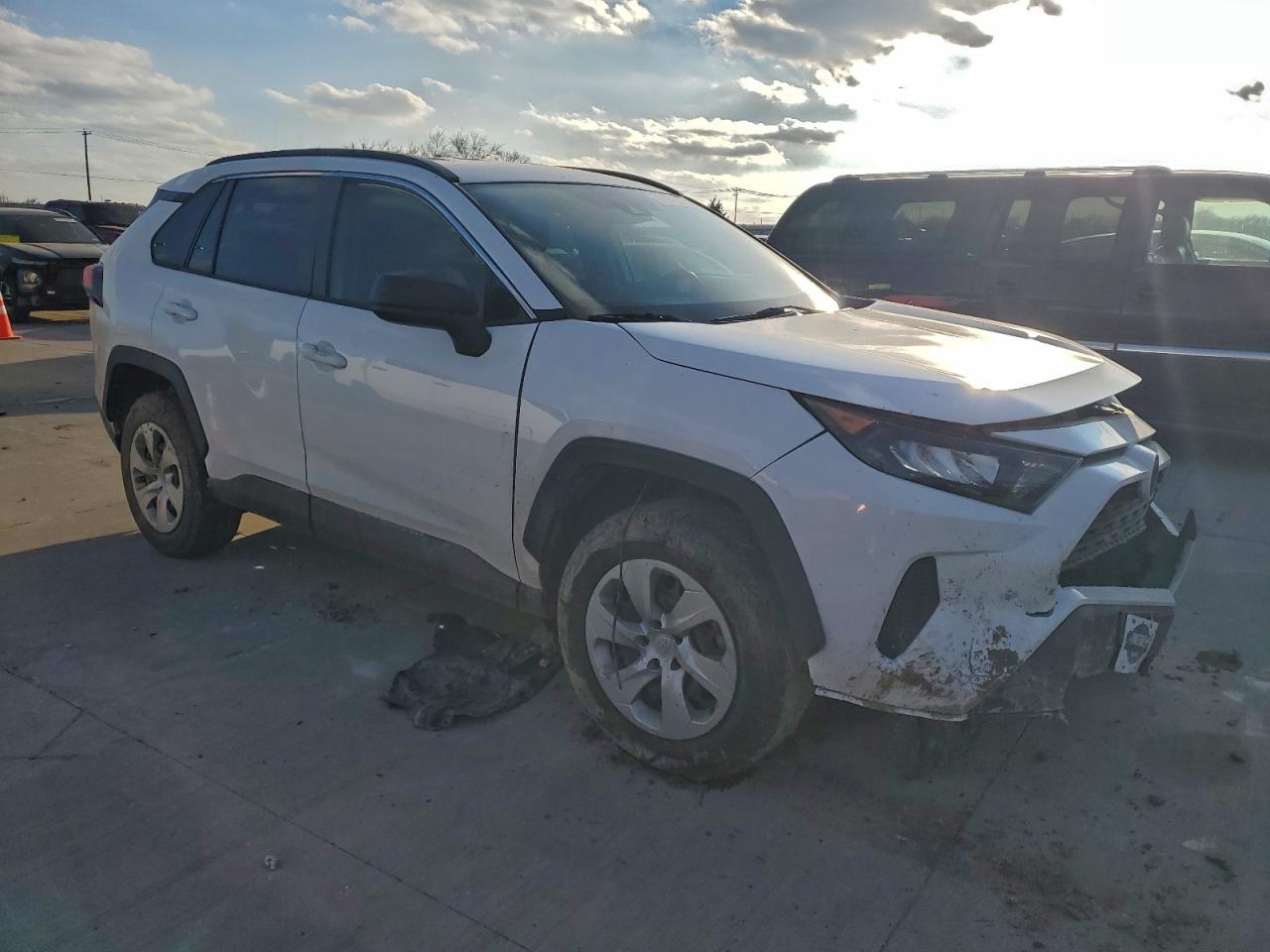 2019 TOYOTA RAV4 LE photo 4