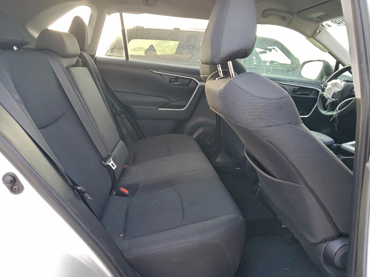 2019 TOYOTA RAV4 LE photo 11