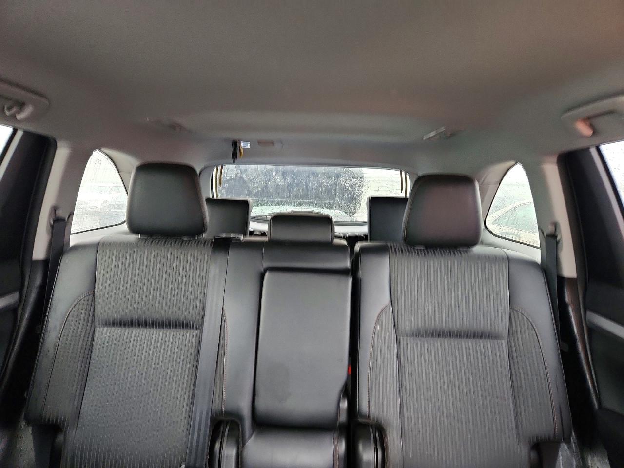 2019 TOYOTA HIGHLANDER LE photo 10