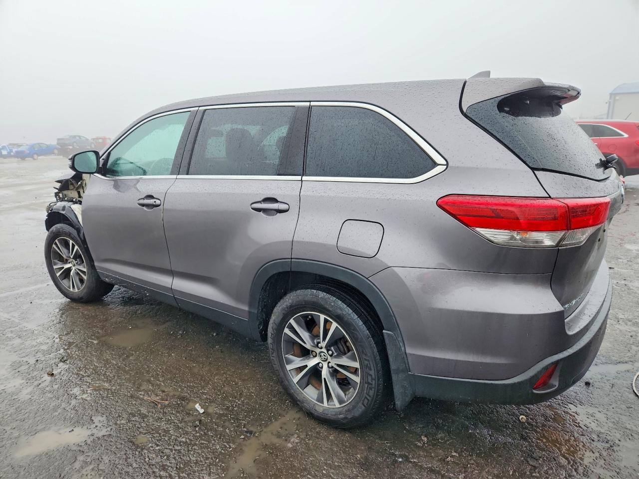 2019 TOYOTA HIGHLANDER LE photo 2