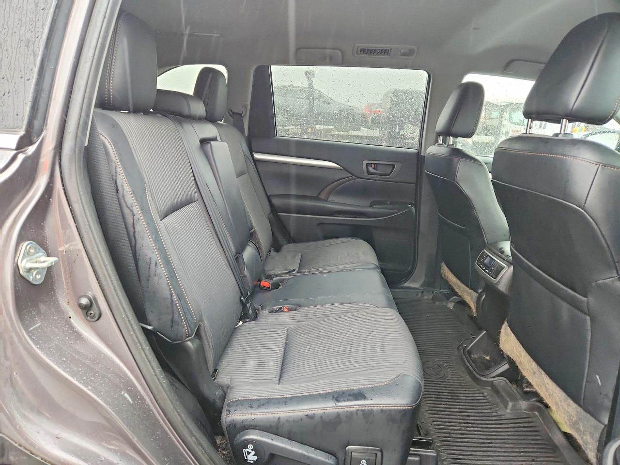 2019 TOYOTA HIGHLANDER LE photo 11