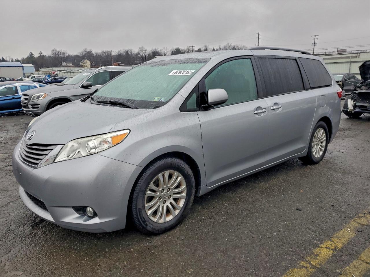 2015 TOYOTA SIENNA