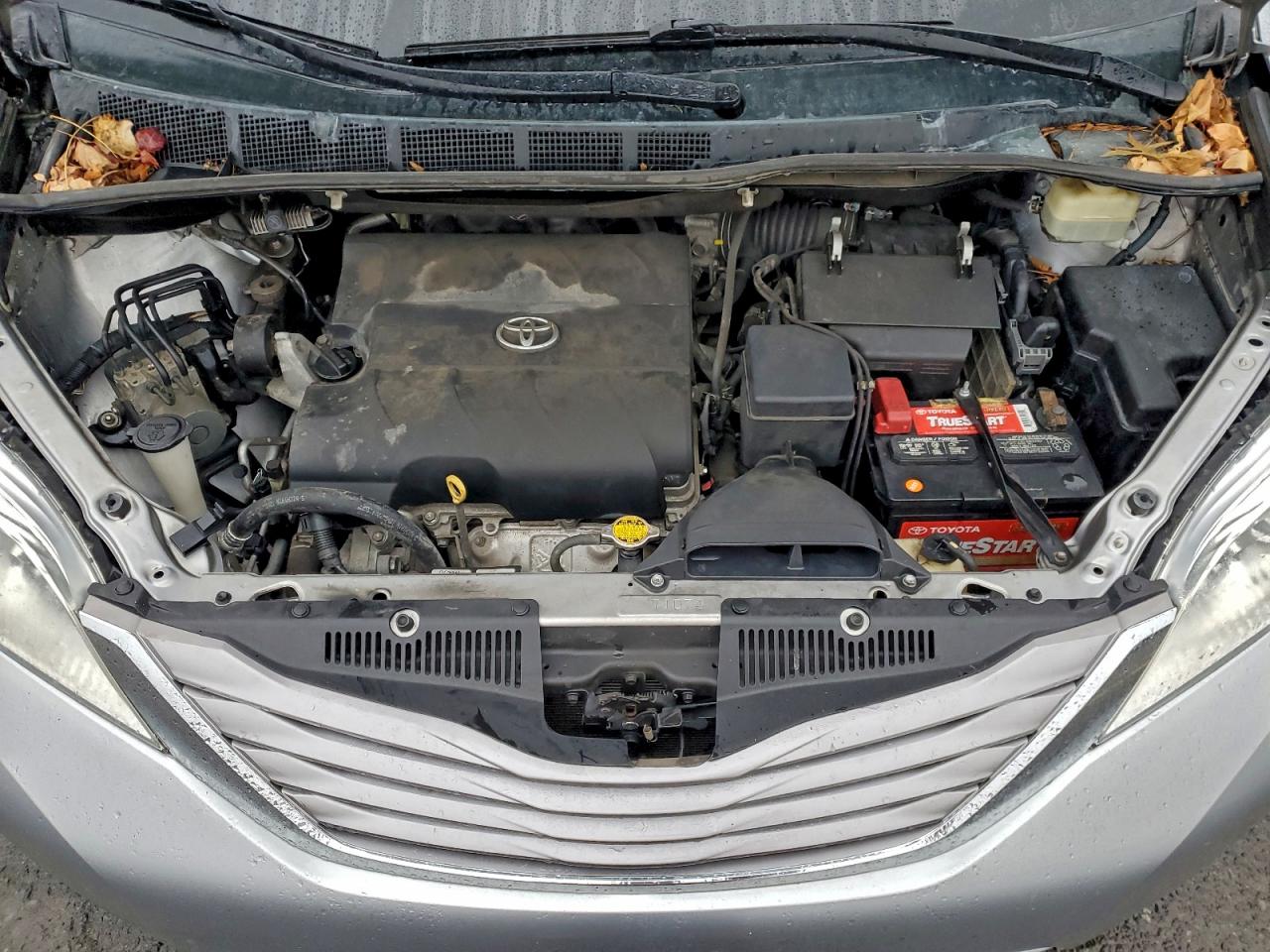 2015 TOYOTA SIENNA XLE photo 12