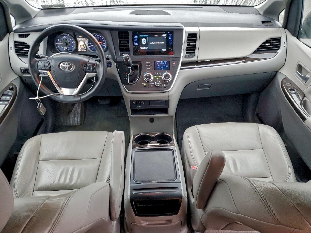 2015 TOYOTA SIENNA XLE photo 8