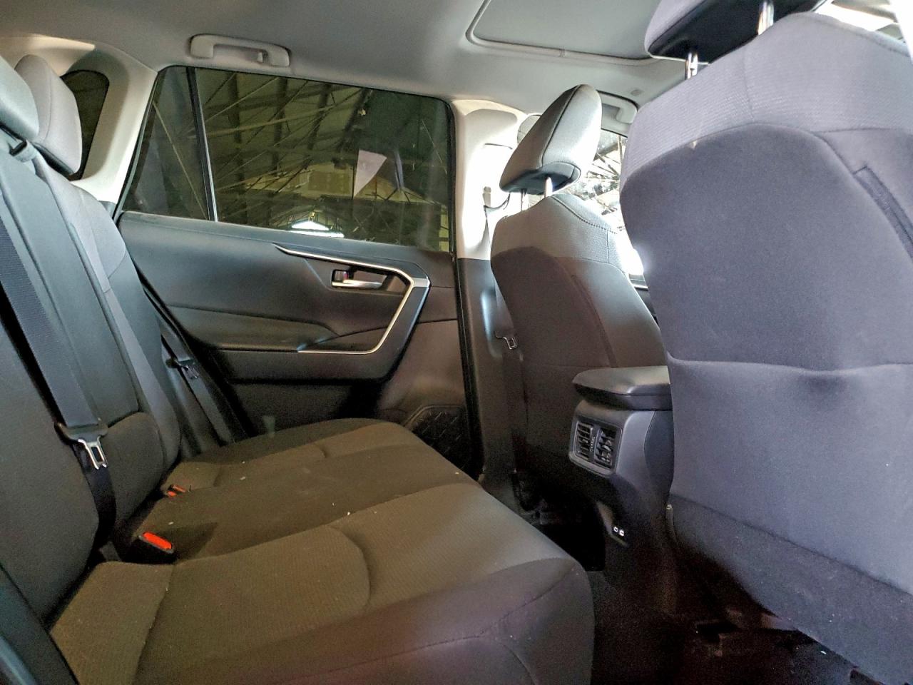 2024 TOYOTA RAV4 XLE photo 11