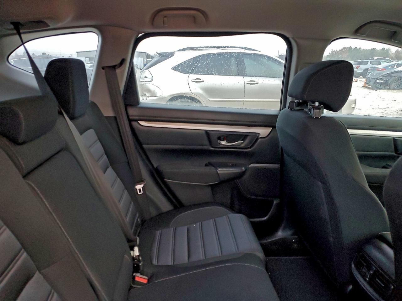 2017 HONDA CR-V LX photo 11