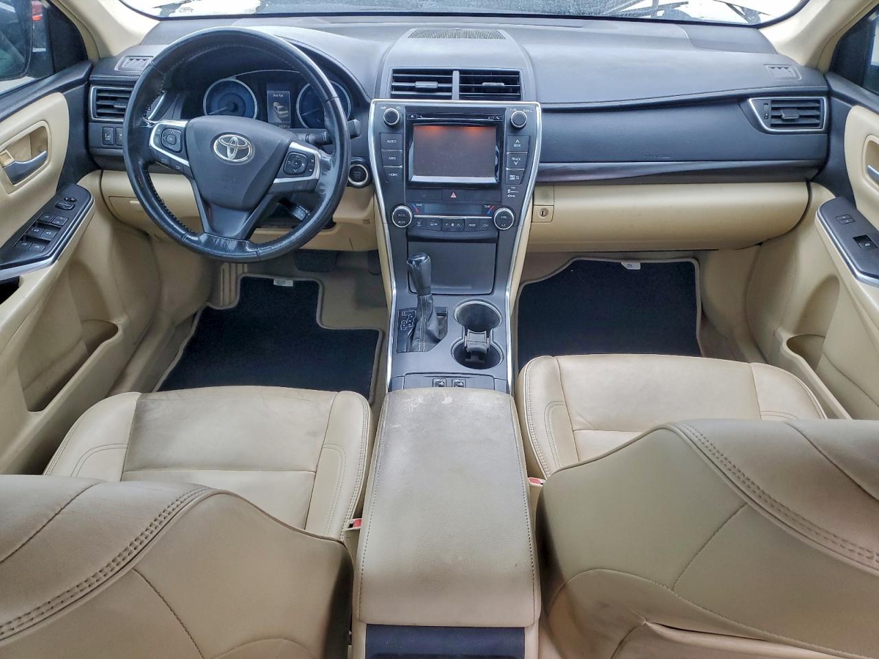 2015 TOYOTA CAMRY LE photo 8