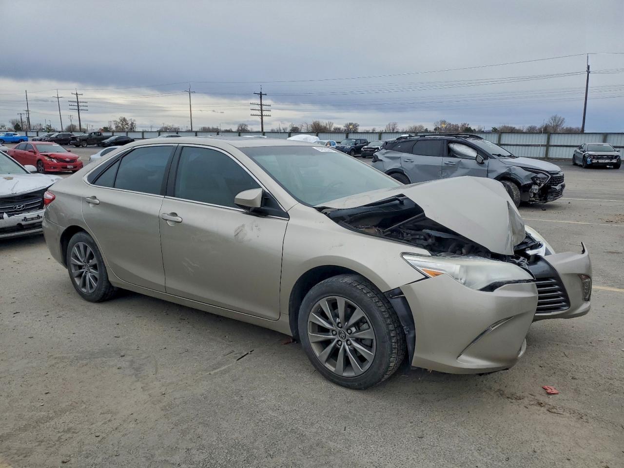 2015 TOYOTA CAMRY LE photo 4