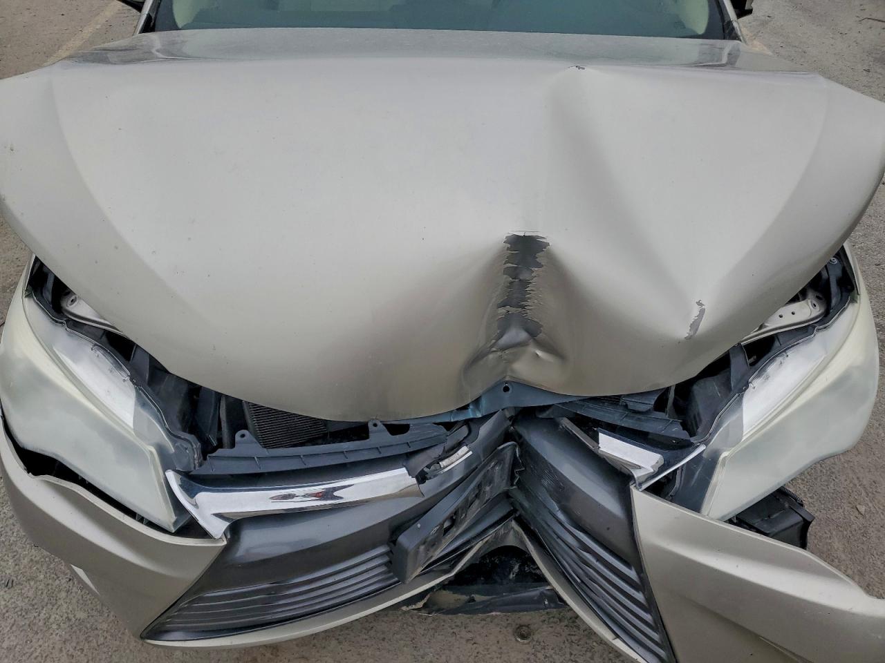 2015 TOYOTA CAMRY LE photo 11