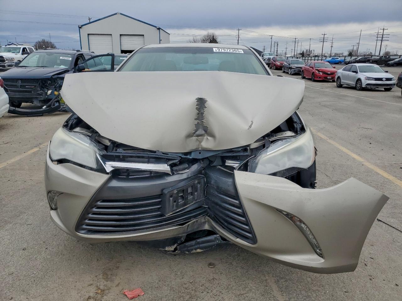 2015 TOYOTA CAMRY LE photo 5