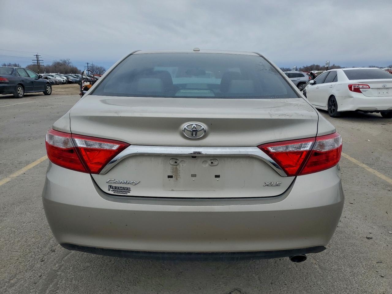 2015 TOYOTA CAMRY LE photo 6