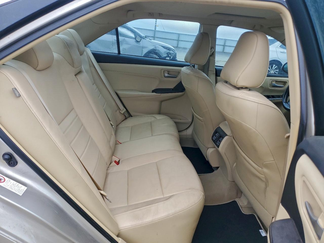 2015 TOYOTA CAMRY LE photo 10