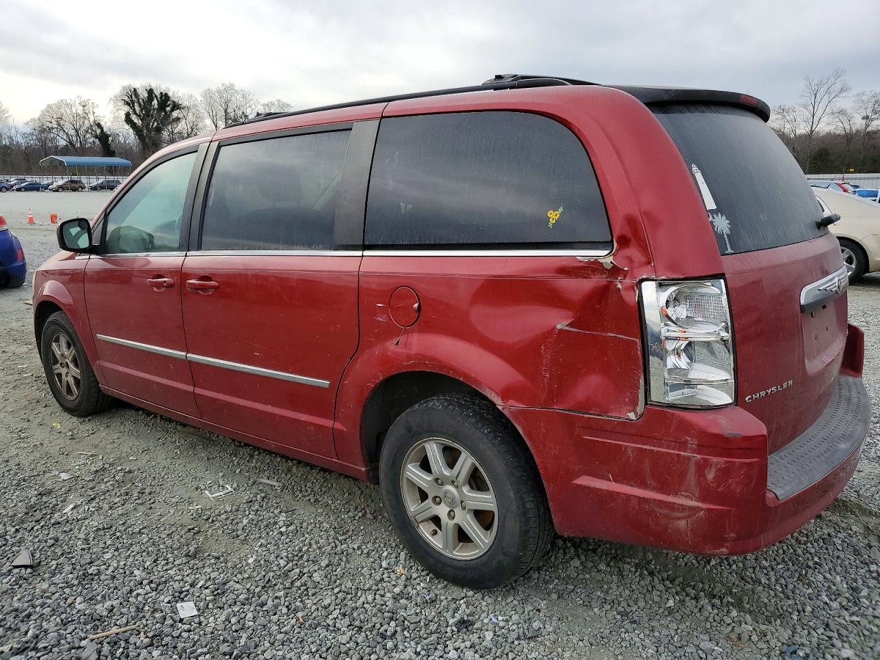 2010 CHRYSLER TOWN & COUNTRY TOURING photo 2