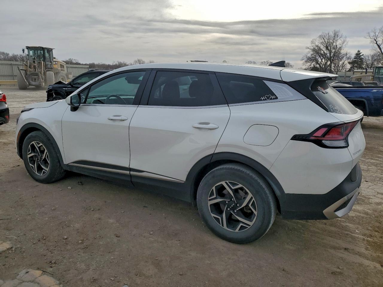 2023 KIA SPORTAGE LX photo 3