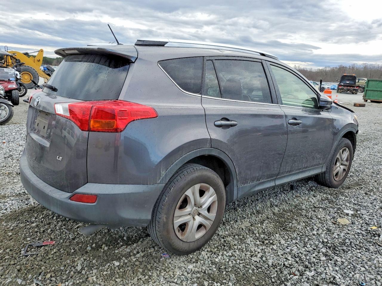 2015 TOYOTA RAV4 LE photo 3