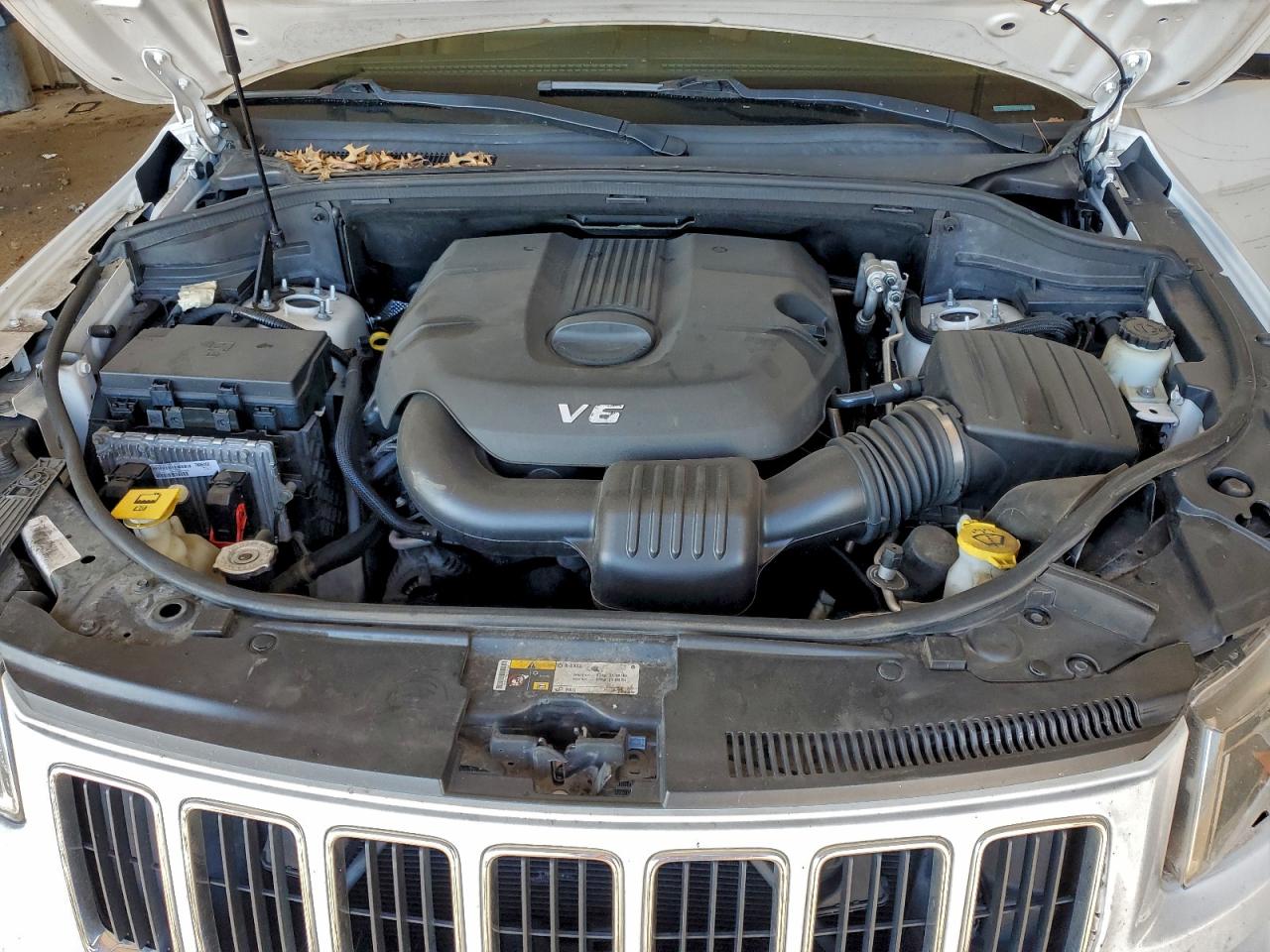 2014 JEEP GRAND CHEROKEE LAREDO photo 23