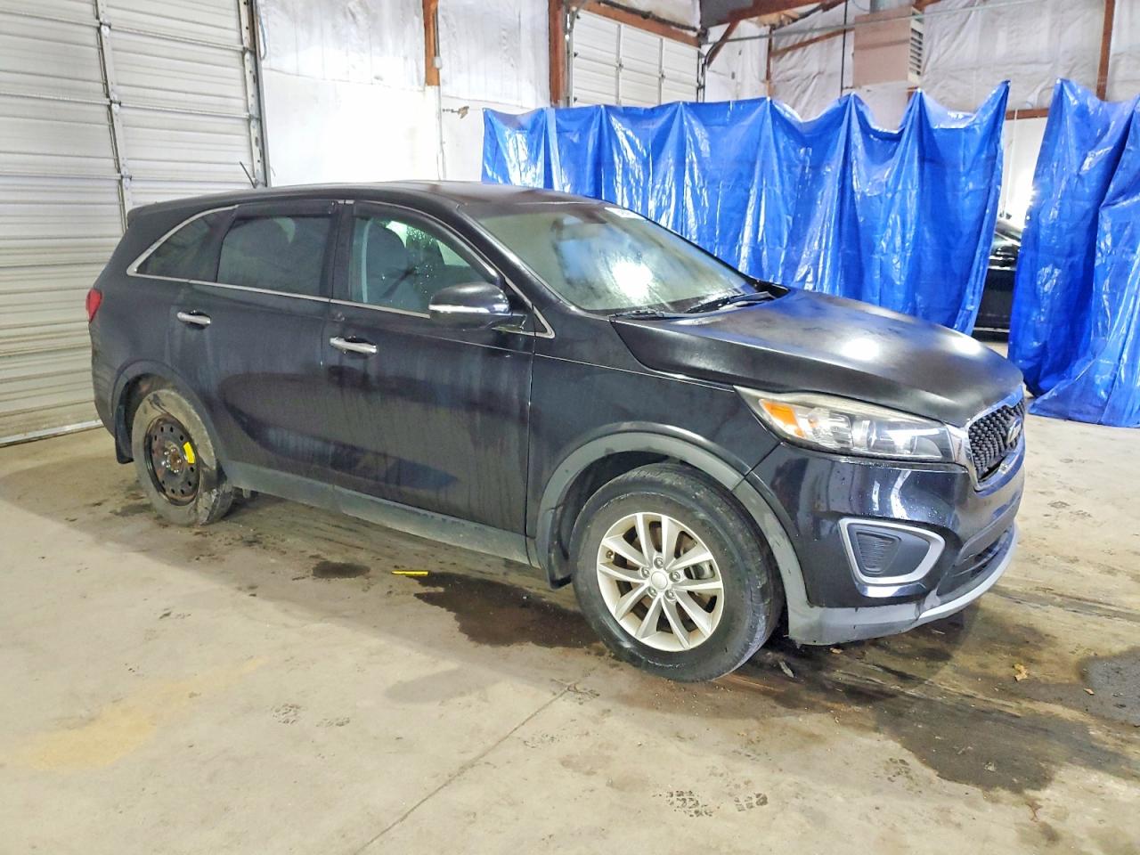 2017 KIA SORENTO LX photo 4