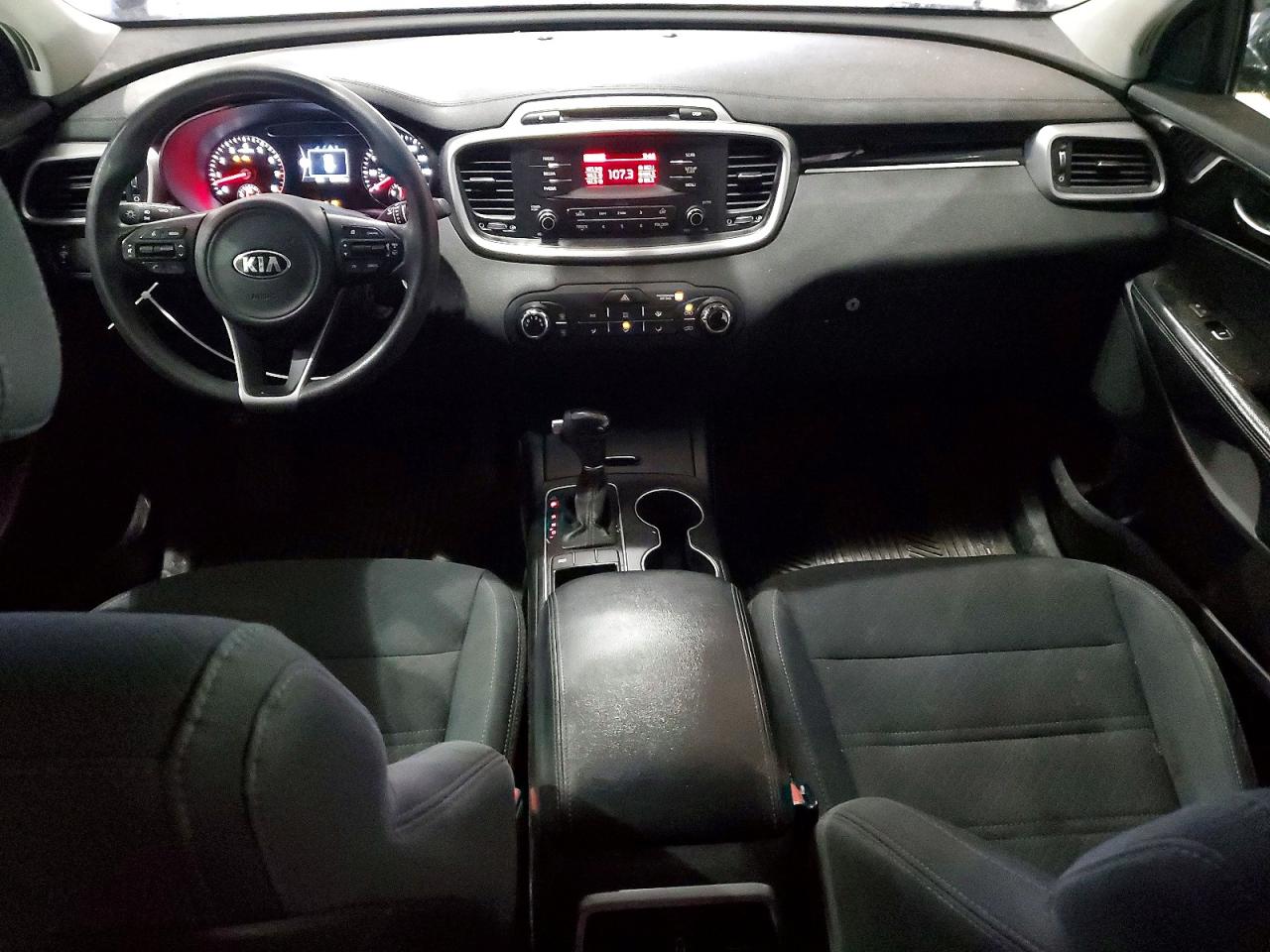 2017 KIA SORENTO LX photo 8
