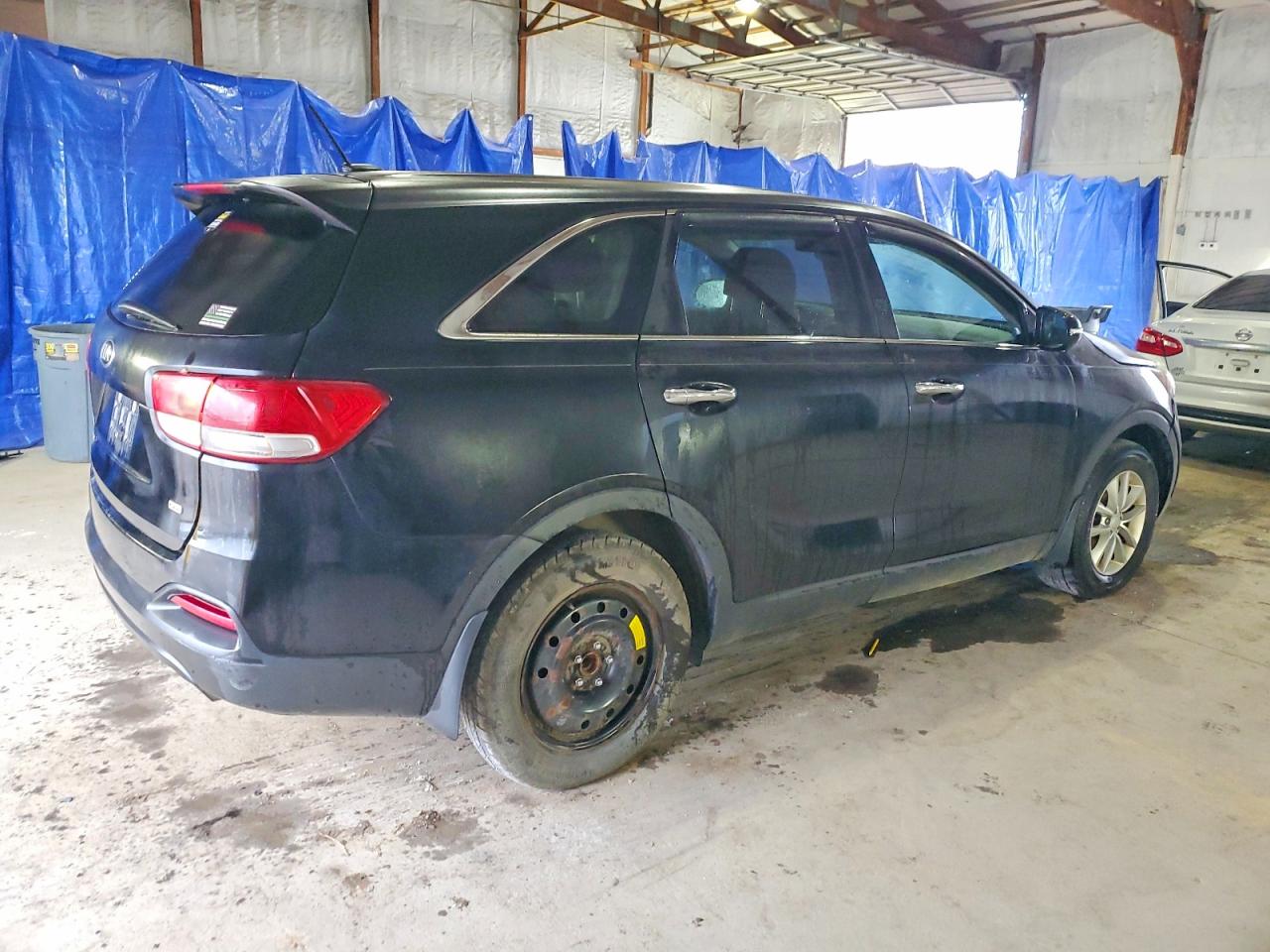 2017 KIA SORENTO LX photo 3