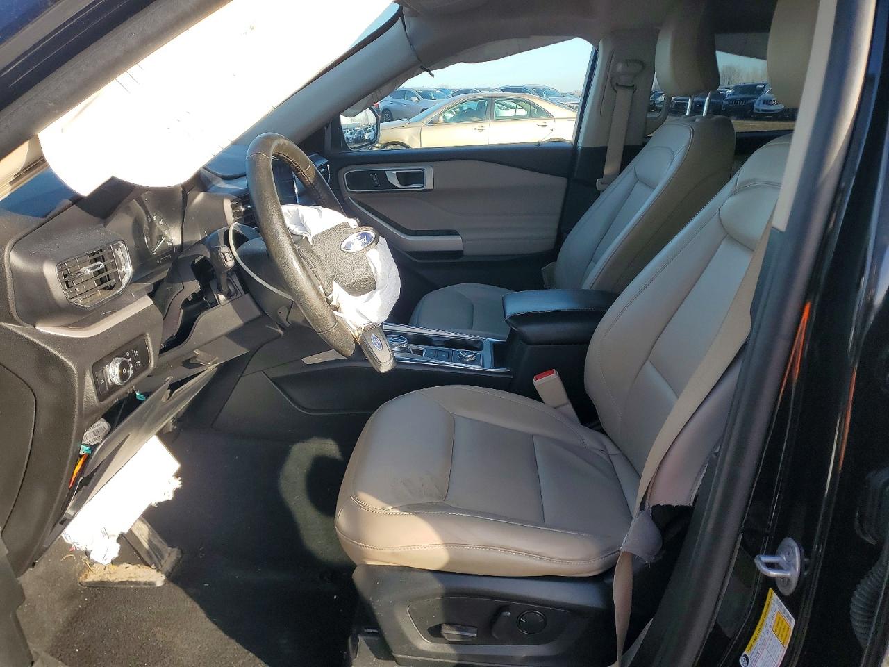 2023 FORD EXPLORER XLT photo 7