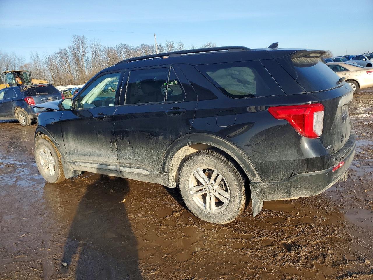 2023 FORD EXPLORER XLT photo 2