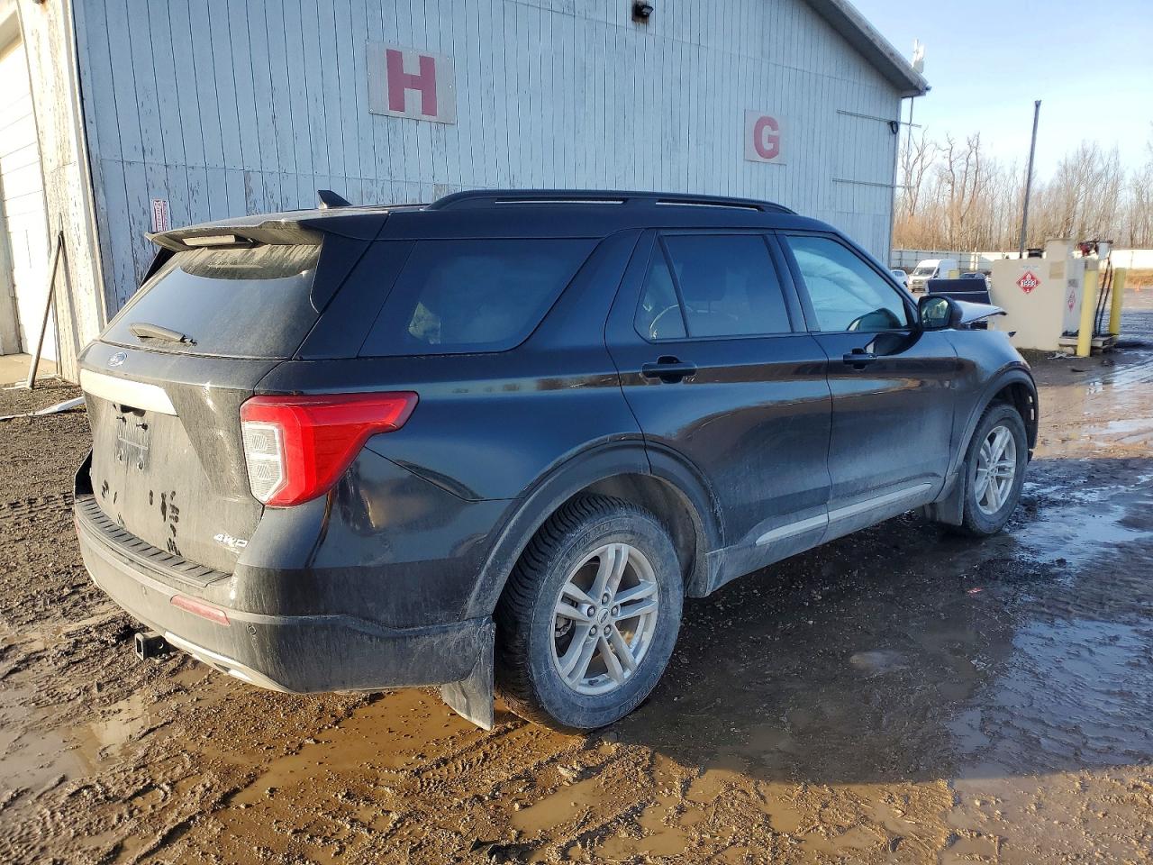 2023 FORD EXPLORER XLT photo 3
