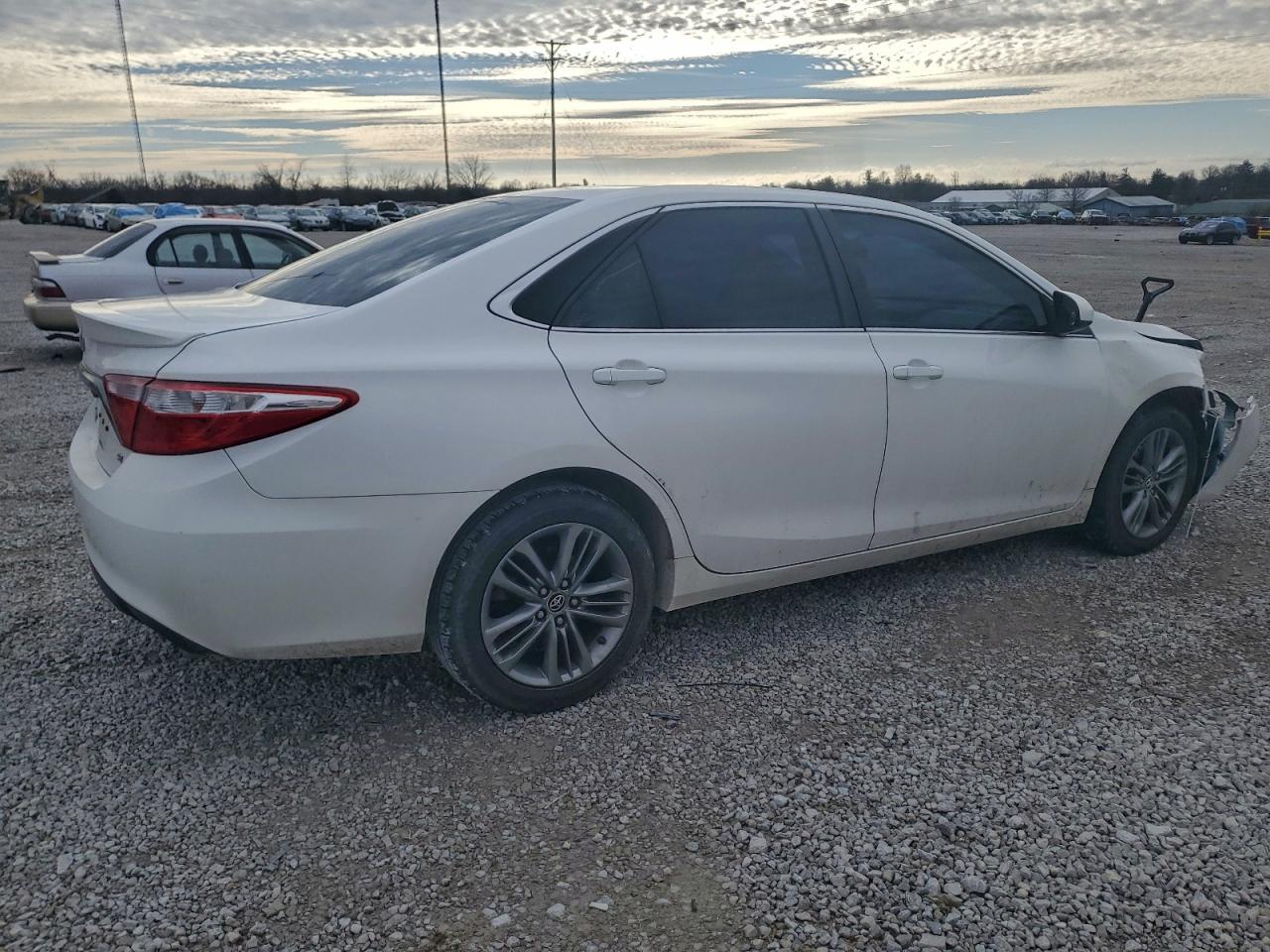 2016 TOYOTA CAMRY LE photo 5