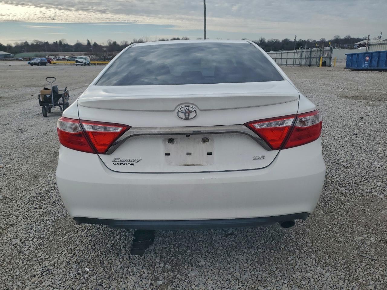 2016 TOYOTA CAMRY LE photo 11