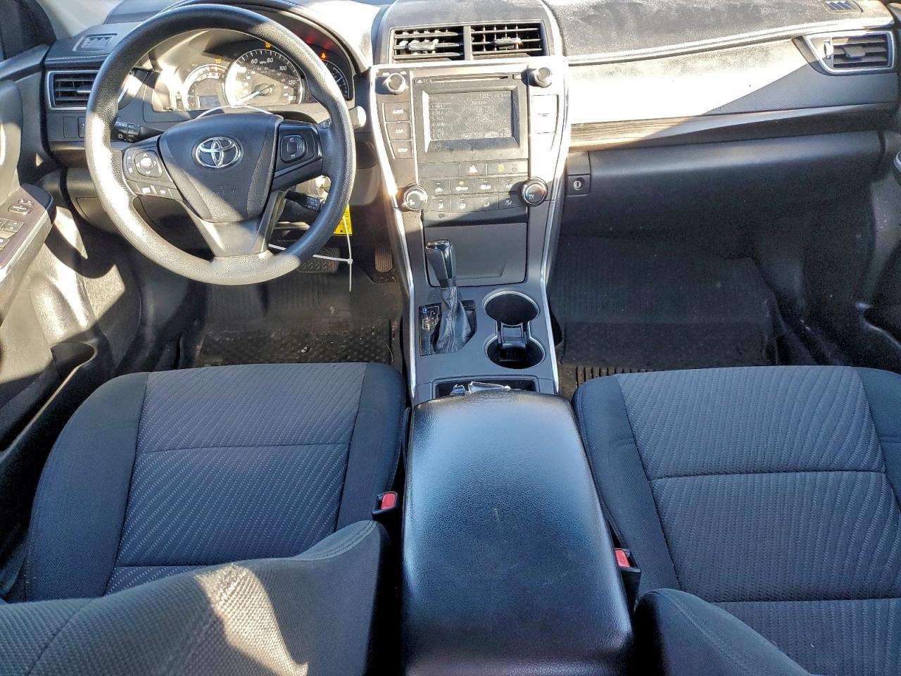 2015 TOYOTA CAMRY LE photo 15