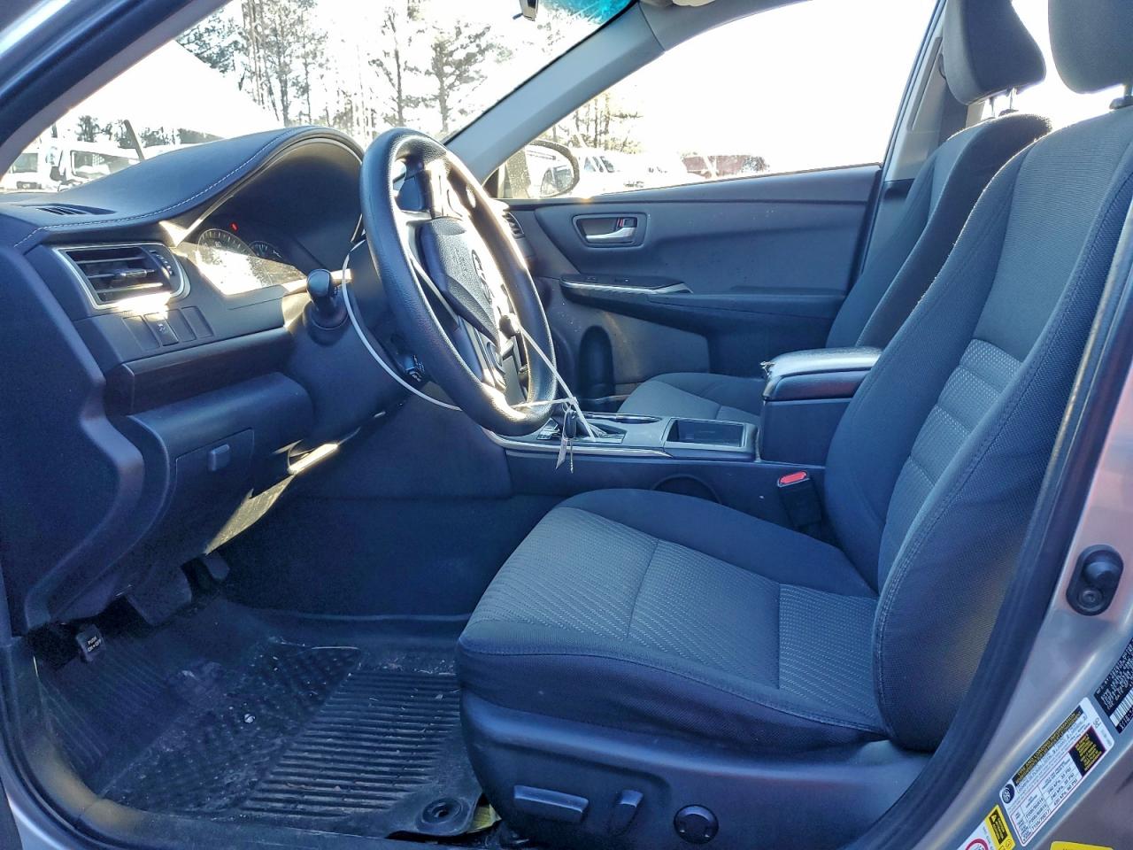 2015 TOYOTA CAMRY LE photo 13