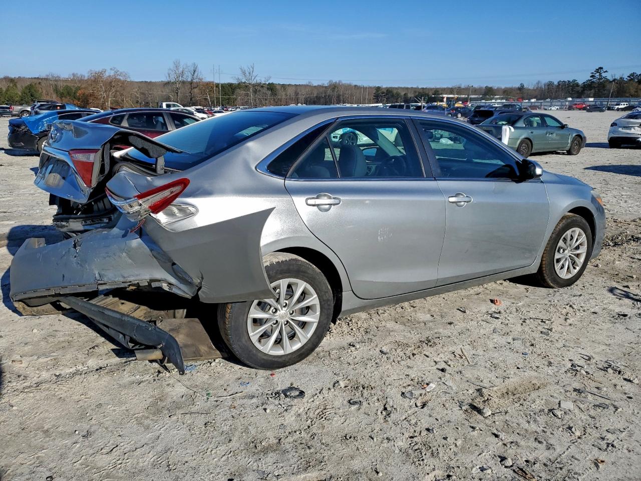 2015 TOYOTA CAMRY LE photo 5