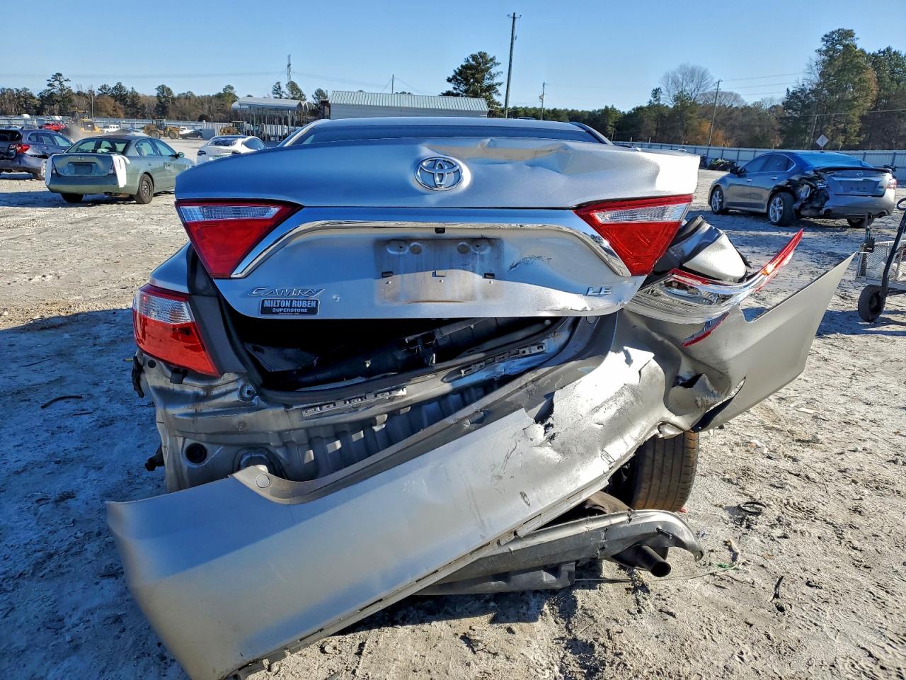 2015 TOYOTA CAMRY LE photo 11